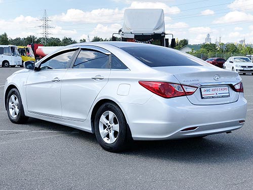     Hyundai Sonata        259 900 . - Hyundai