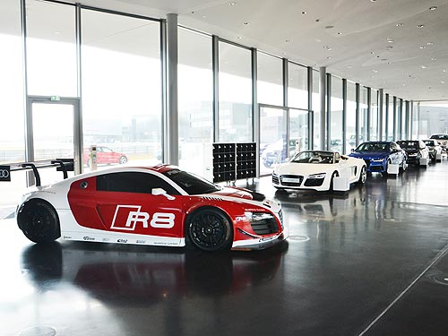 -  Audi R8:    