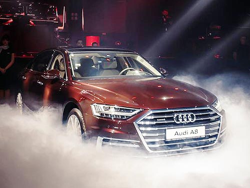    :     Audi A8