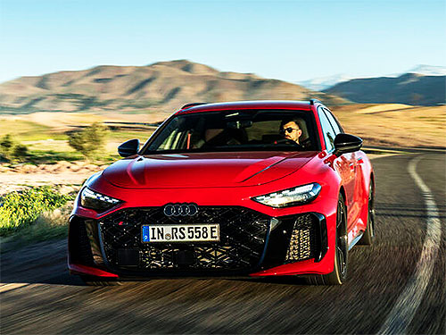 ����� Audi RS5 ��������� ������������ � �������