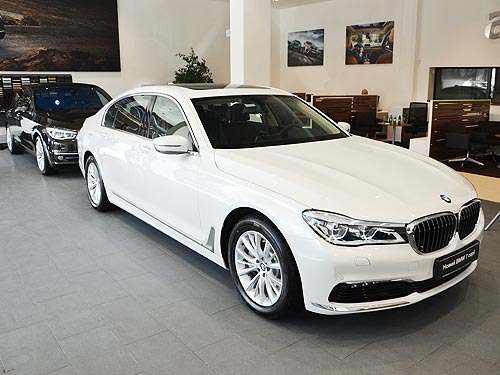  .  BMW 7-    