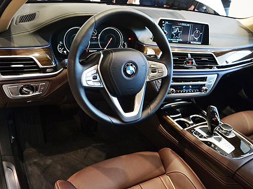  .  BMW 7-    