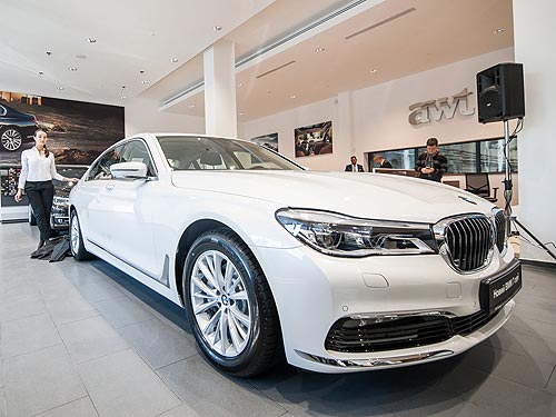  BMW 7     - BMW