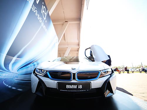 BMW i3  i8      I Arena - BMW