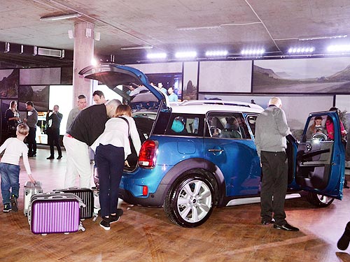  MINI Countryman:    - MINI