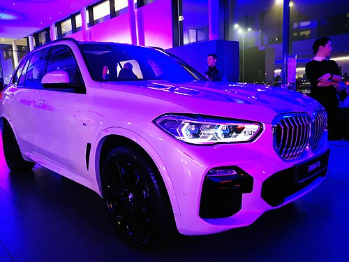      BMW X5.     - BMW