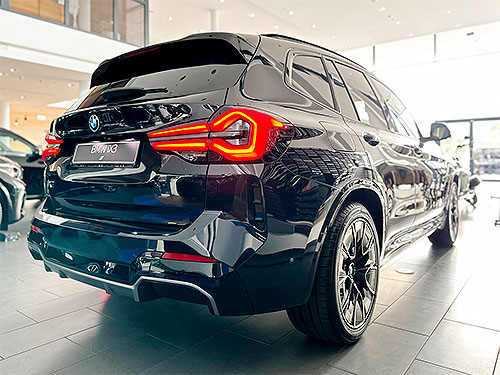 В Україні доступні BMW iX3M Sport по спеціальній ціні - 
