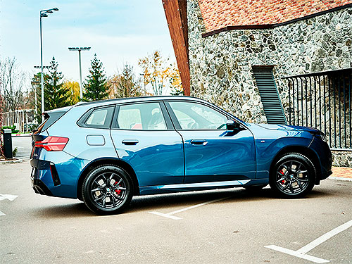 ³  BMW    2025   - BMW
