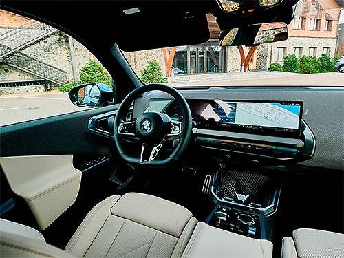 ³  BMW    2025   - BMW