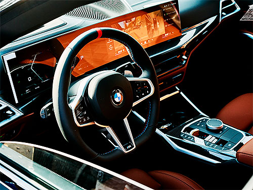 ³  BMW    2025   - BMW