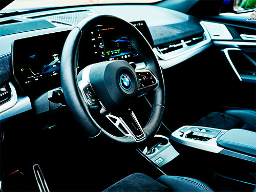 ³  BMW    2025   - BMW