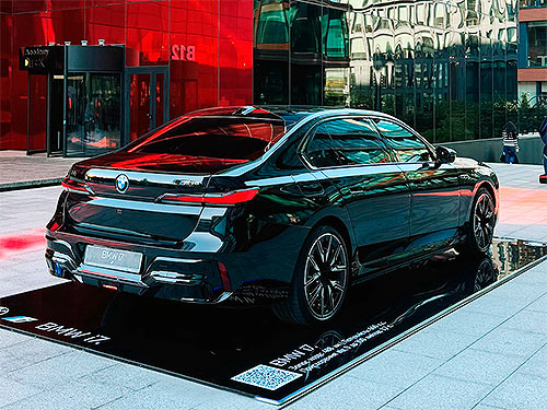     BMW i7    100 /  3,7  - BMW