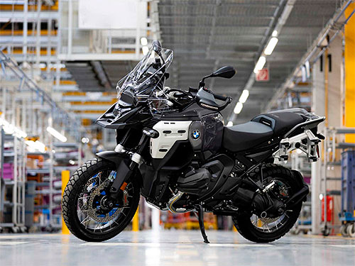 �� ����� BMW � ������ �������� 4-��������� ��������