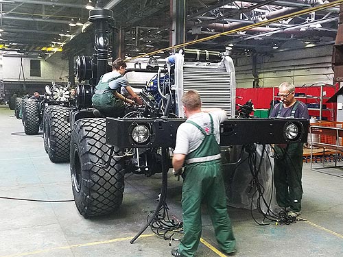 Директор завода «Богдан»: военные грузовики поставляются вовремя и по самым низким в Украине и Европе ценам - Богдан