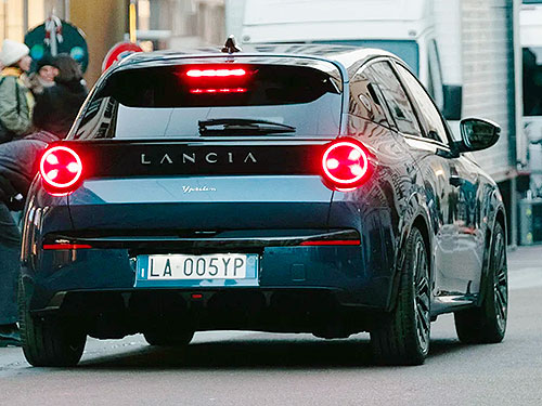 Lancia  .   2011  - Lancia