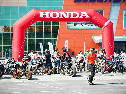 Honda в Україні святкує 30 років - Honda