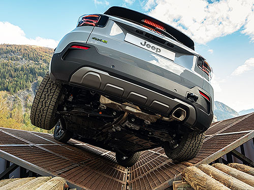   Jeep Avenger 4xe    - Jeep