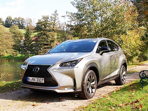 Lexus вывел на украинский рынок новый кроссовер Lexus NX