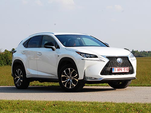 Lexus вывел на украинский рынок новый кроссовер Lexus NX