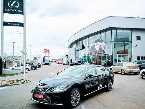      -  Lexus LS 500h