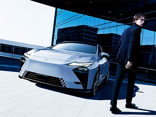    Lexus ES.  ALMAZ GROUP - Lexus