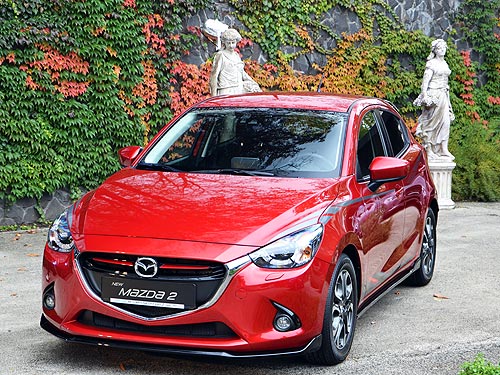  Mazda2     B-