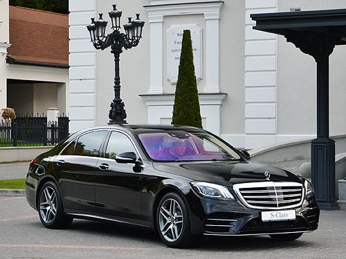      Mercedes-Benz S600.     - Mercedes-Benz