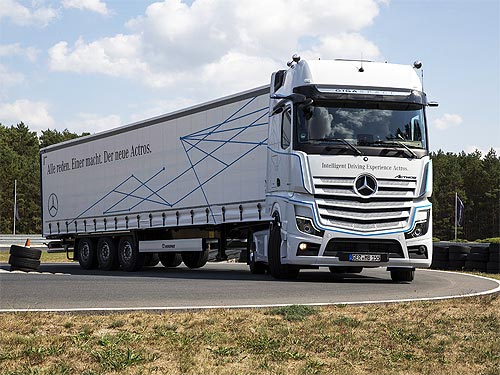 Почему новый Mercedes-Benz Actros стал самым «продвинутым» грузовиком в мире - Mercedes-Benz