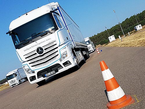   Mercedes-Benz Actros       - Mercedes-Benz