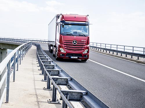   Mercedes-Benz Actros       - Mercedes-Benz