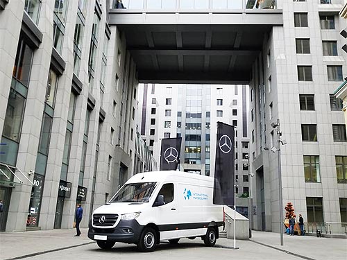 Mercedes-Benz     Sprinter - Mercedes-Benz