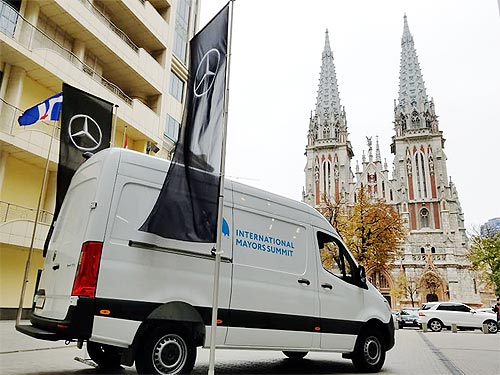 Mercedes-Benz     Sprinter - Mercedes-Benz