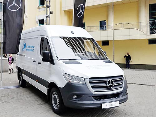 Mercedes-Benz     Sprinter - Mercedes-Benz