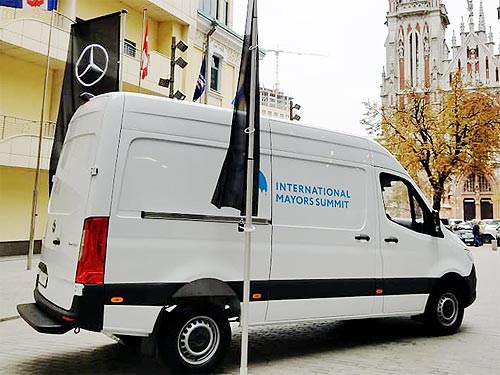 Mercedes-Benz     Sprinter - Mercedes-Benz