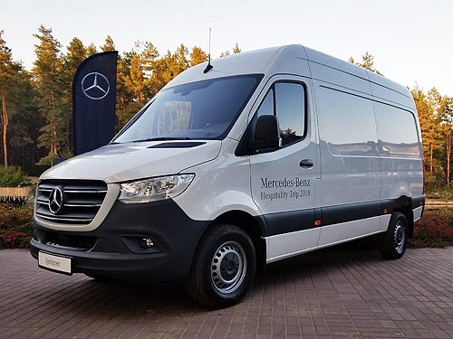     Mercedes-Benz Sprinter.   - Mercedes-Benz