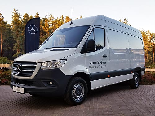     Mercedes-Benz Sprinter.   - Mercedes-Benz