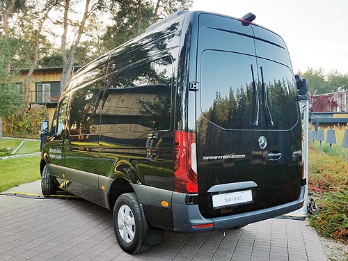     Mercedes-Benz Sprinter.   - Mercedes-Benz