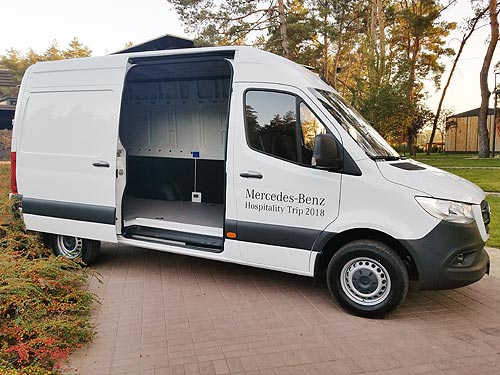     Mercedes-Benz Sprinter.   - Mercedes-Benz