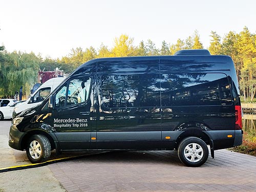     Mercedes-Benz Sprinter.   - Mercedes-Benz