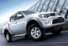 Mitsubishi L200  5    SUV Pickup  