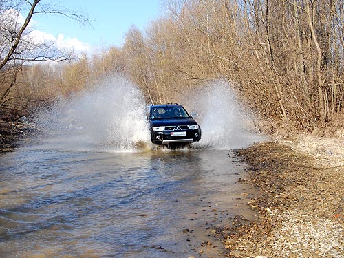 Тест-драйв Mitsubishi 4x4: Внедорожник или кроссовер?