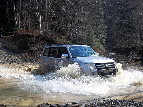 Тест-драйв Mitsubishi 4x4: Внедорожник или кроссовер?