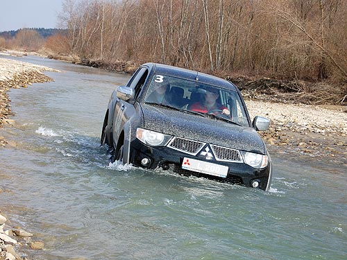 Тест-драйв Mitsubishi 4x4: Внедорожник или кроссовер?