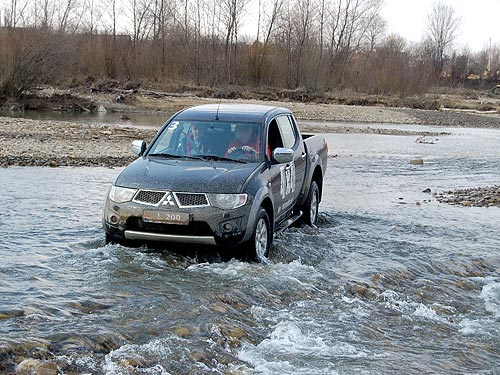  Mitsubishi Pajero Sport  L200        - Mitsubishi