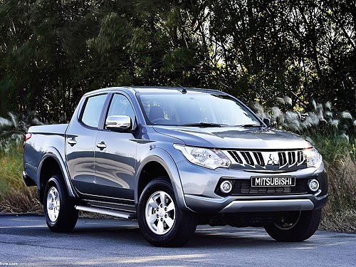 Mitsubishi Pajero Sport  Mitsubishi L200    2017   - Mitsubishi