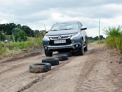     Mitsubishi Pajero Sport.   