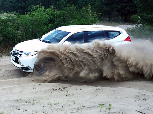     Mitsubishi Pajero Sport.   