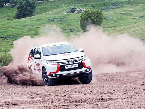  5     off-road  Mitsubishi