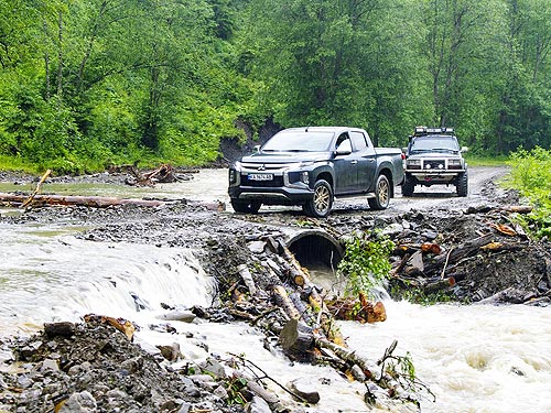 Mitsubishi L200       