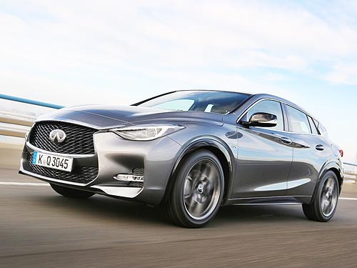  Infiniti Q30    - Infiniti